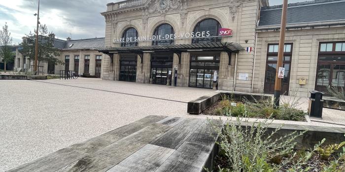 Gare de Saint-Dié-des-Vosges accès parvis